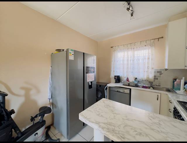 2 BEDROOM TOWNHOUSE FOR SALE IN MONDEOR